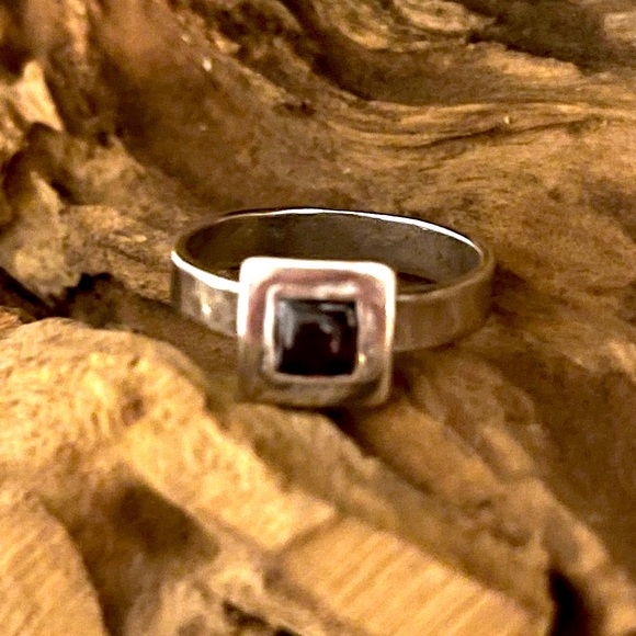 Silpada Vintage Rare .925 Sterling Silver Garnet Square Ring - Picture 7 of 10